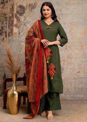 Straight cotton printed embroiderd kurta pant and dupatta set 1