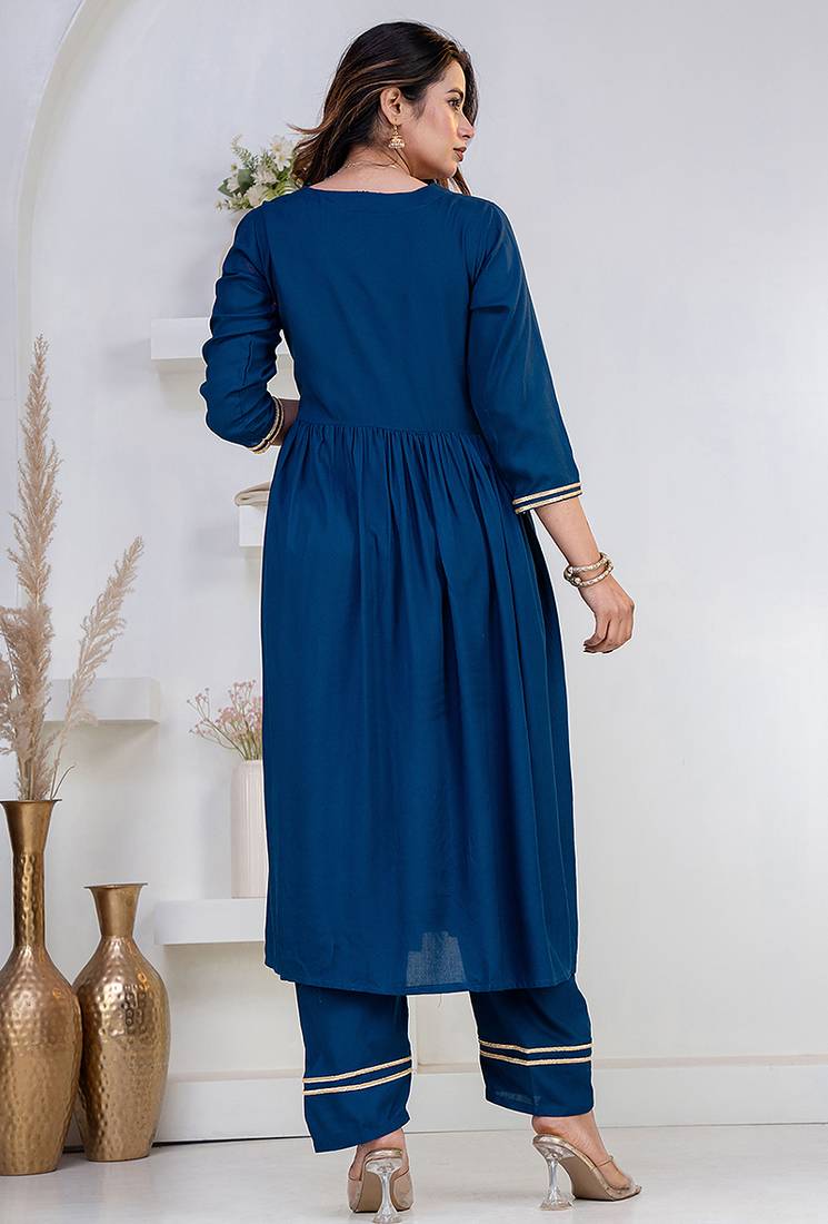 Blue lace solid rayon stitched v-neck flared pant suit set
