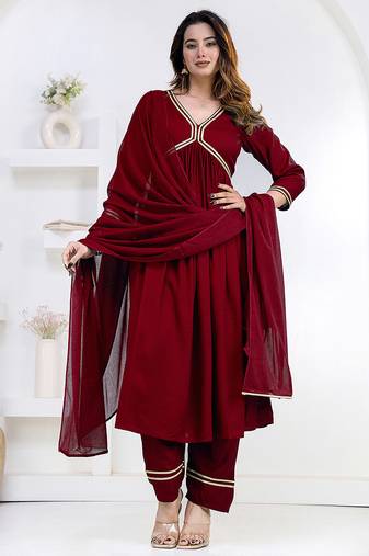 Maroon lace solid rayon stitched v-neck flared pant suit set