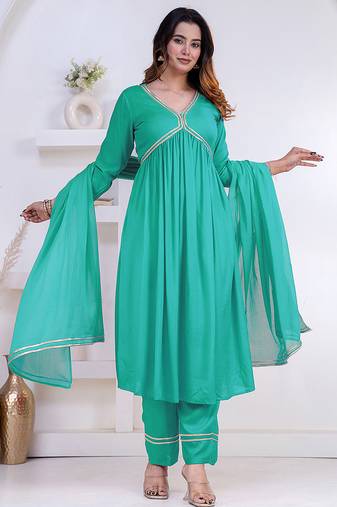 Green lace solid rayon stitched v-neck flared pant suit set