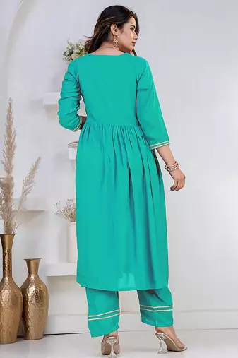 Green lace solid rayon stitched v-neck flared pant suit set