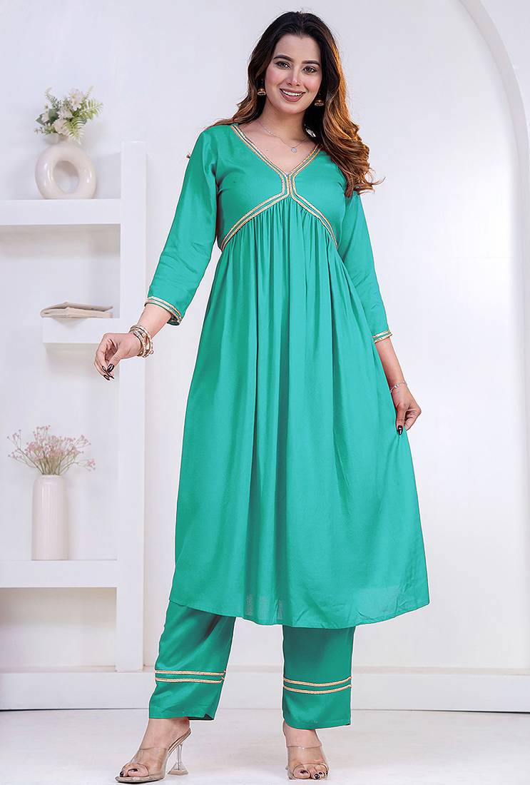 Green lace solid rayon stitched v-neck flared pant suit set