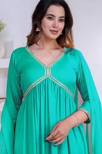 Green lace solid rayon stitched v-neck flared pant suit set