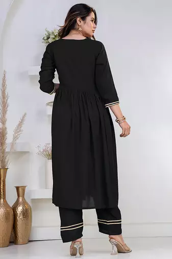 Black lace solid rayon stitched v-neck flared pant suit set