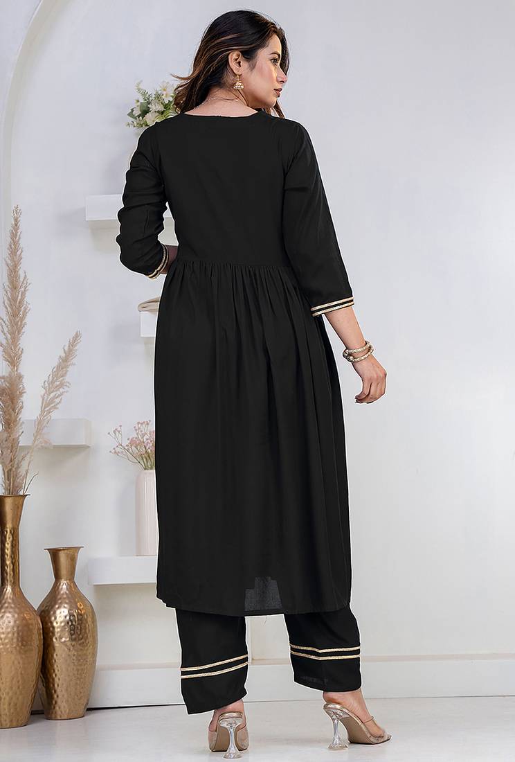 Black lace solid rayon stitched v-neck flared pant suit set