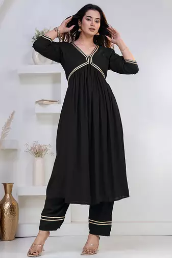 Black lace solid rayon stitched v-neck flared pant suit set