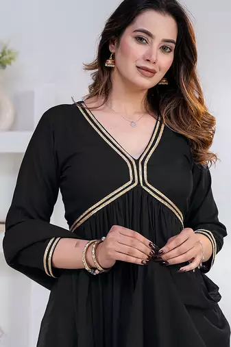 Black lace solid rayon stitched v-neck flared pant suit set