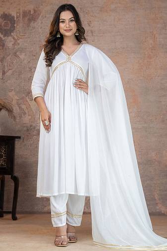 White lace solid rayon stitched v-neck flared pant suit set