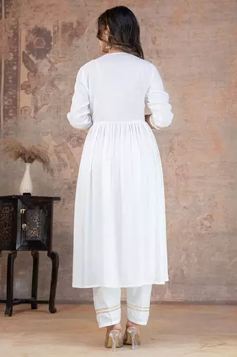 White lace solid rayon stitched v-neck flared pant suit set