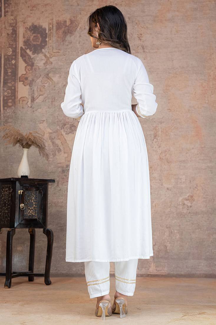 White lace solid rayon stitched v-neck flared pant suit set