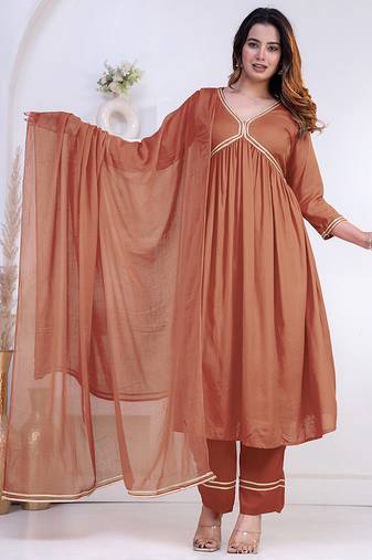 Peach lace solid rayon stitched v-neck flared pant suit set