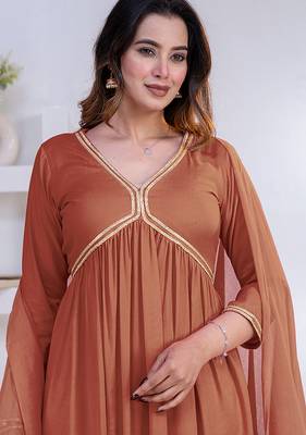 Peach lace solid rayon stitched v-neck flared pant suit set 4