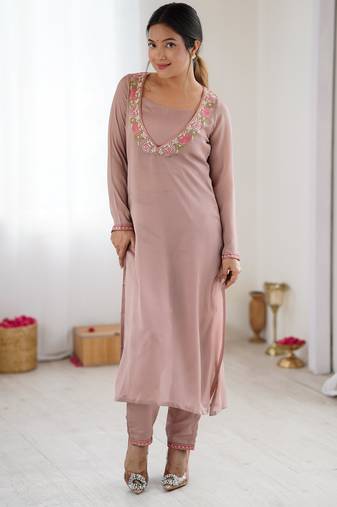 Dusty rose floral embroidered v-neck kurta pant set