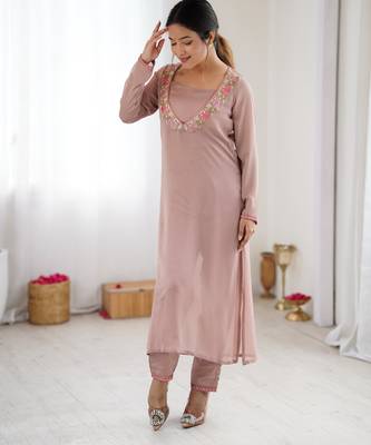 Dusty rose floral embroidered v-neck kurta pant set 2