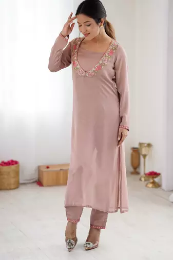 Dusty rose floral embroidered v-neck kurta pant set