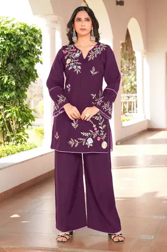 Magenta embroidered art silk straight cut kurta