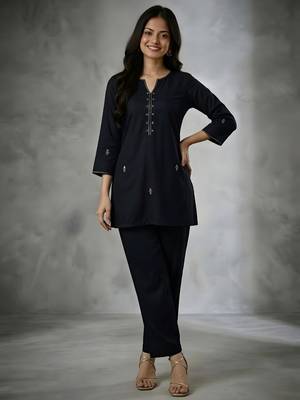 Black embroidered rayon kurta set 1