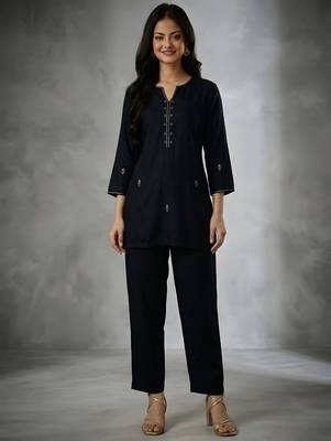Black embroidered rayon kurta set 2
