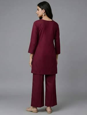 Maroon embroidered rayon kurta set 2
