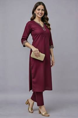Maroon embroidered rayon kurta set 2