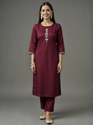 Maroon embroidered rayon kurta set 3
