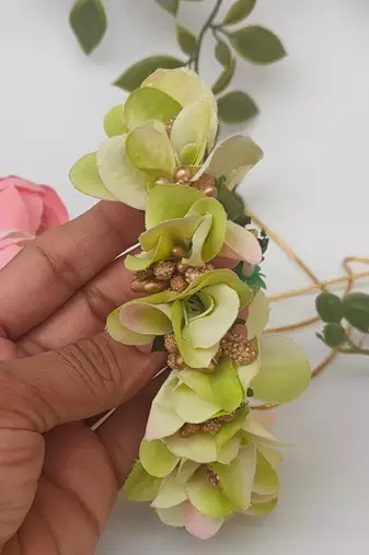 Green orchids gajra