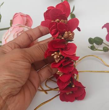 Red orchids gajra 4