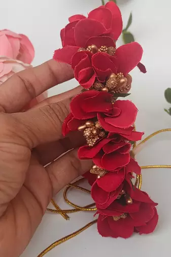 Red orchids gajra