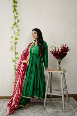 Green chanderi embroidered kurta sets 4