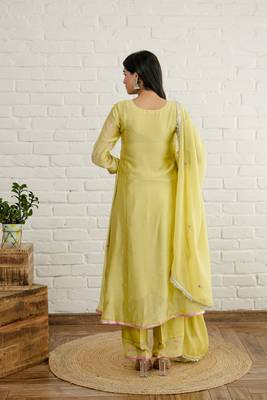 Yellow chanderi embroidered kurta sets 4