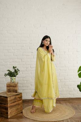 Yellow chanderi embroidered kurta sets 5