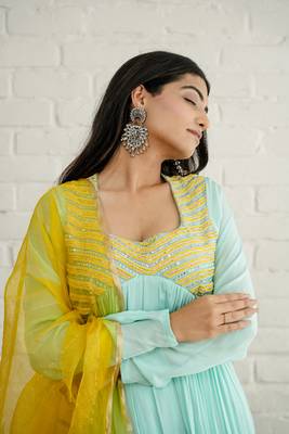Blue crepe embroidered kurta sets 4