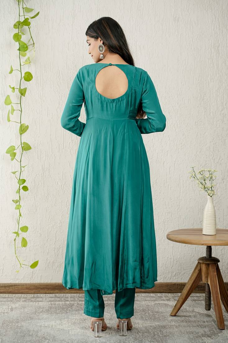 Green crepe embroidered kurta sets