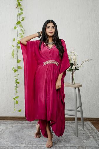 Maroon crepe embroidered kurta sets
