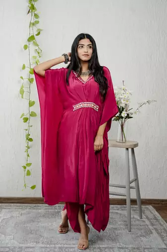 Maroon crepe embroidered kurta sets