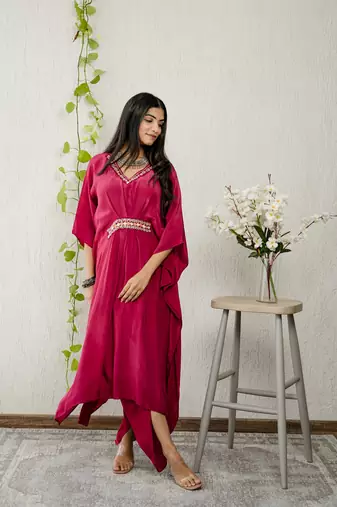 Maroon crepe embroidered kurta sets
