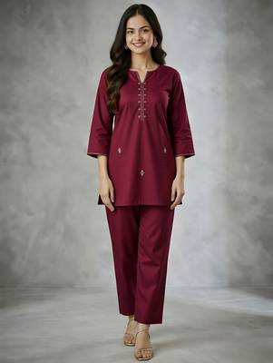 Maroon embroidered rayon kurta set 3