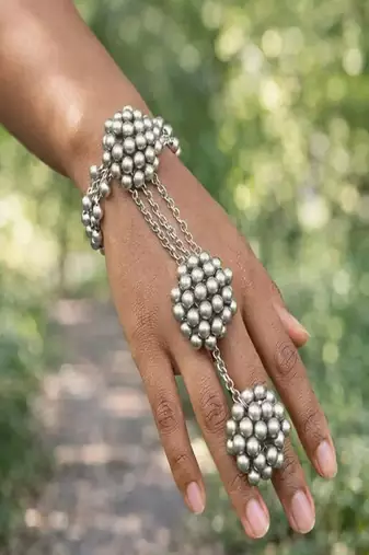 Oxidized silver hath phool hand harness 