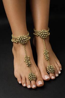 Oxidized gold barefoot sandals anklet with toe ring  1