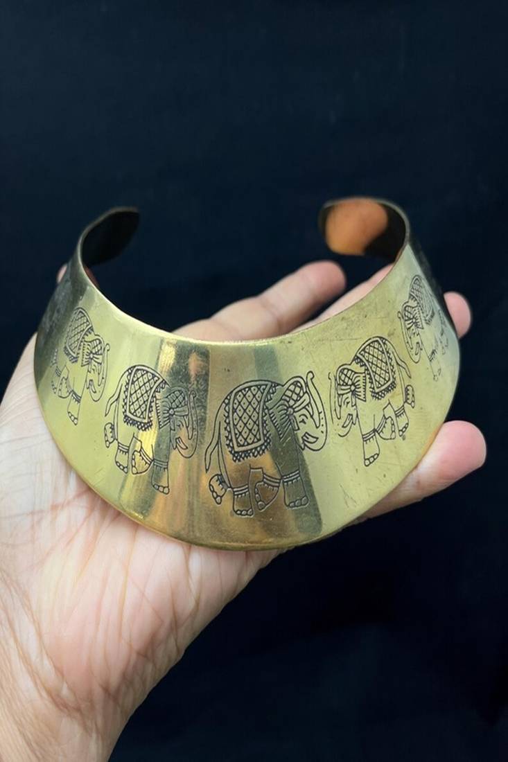 Elephant engraved brass hasli necklace