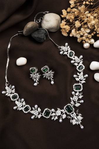 Statement green ad necklace set