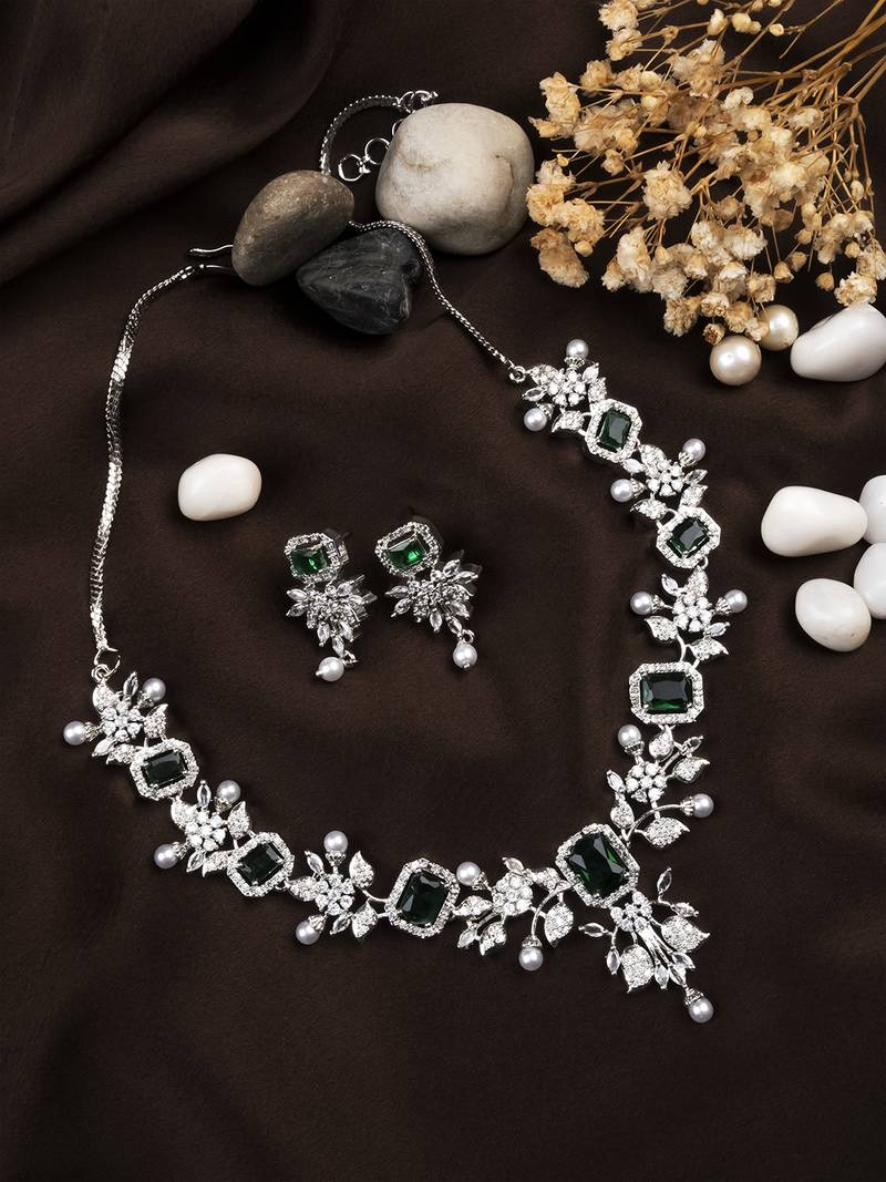 Statement green ad necklace set