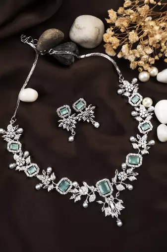 Statement turquoise ad necklace set