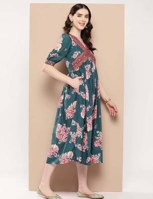 Green printed crepe ethnic dresses 3