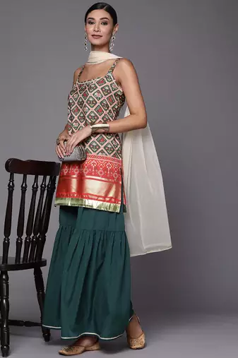 Multocolor printed poly crepe kurta sets