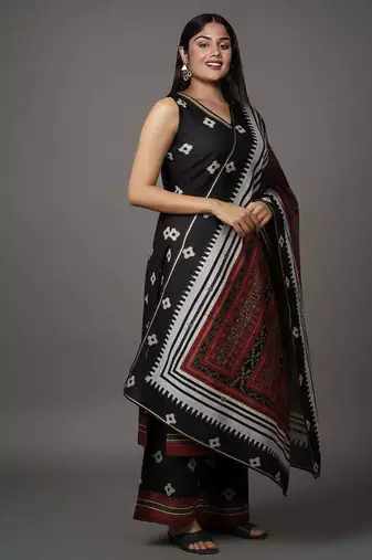 Black printed kurta sets