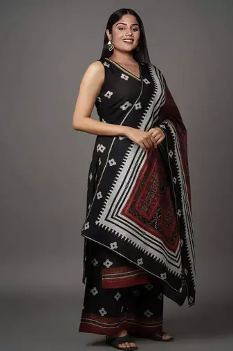 Black printed kurta sets