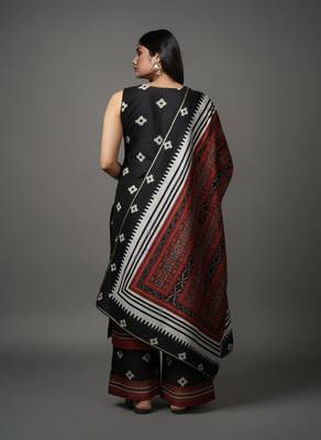 Black printed kurta sets 4