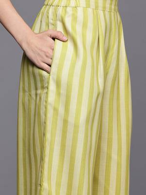 Yellow printed cotton blend kurta sets 3