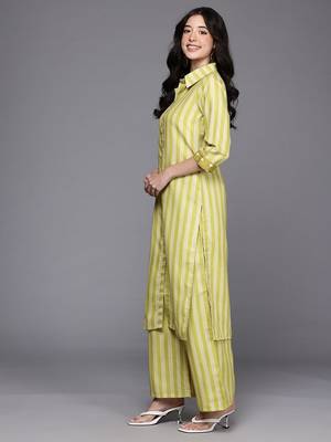 Yellow printed cotton blend kurta sets 5